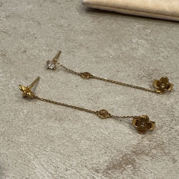 Louis Vuitton Petit Louis Earrings - Picture 4 of 11